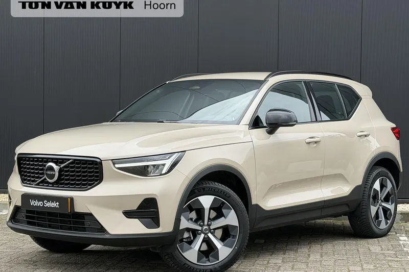 Volvo XC40 (2025)