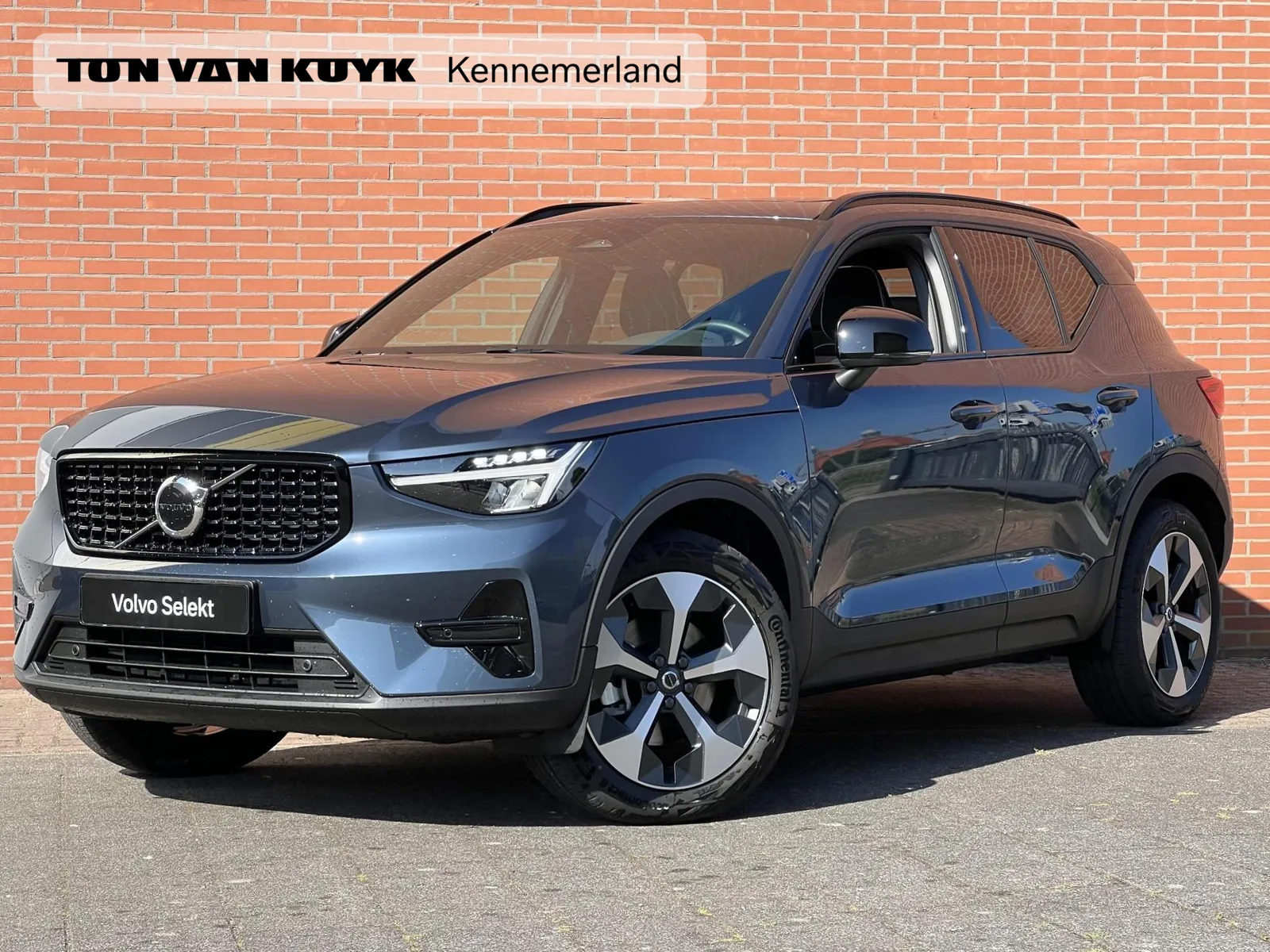 Volvo XC40 (2026) — foto 1