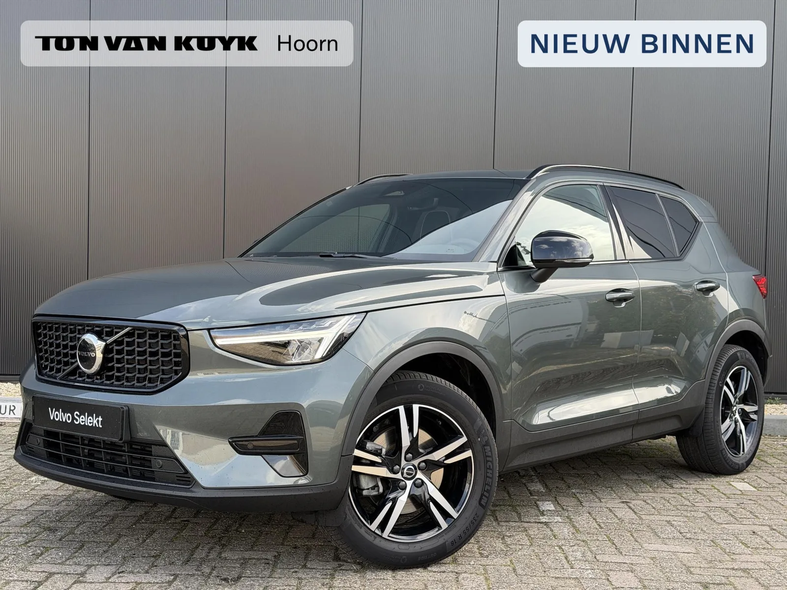 Volvo XC40 (2026) — foto 1