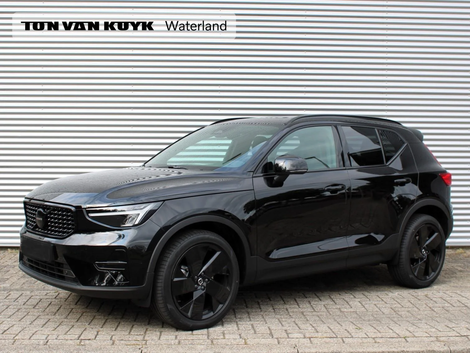 Volvo XC40 (2026) — foto 1