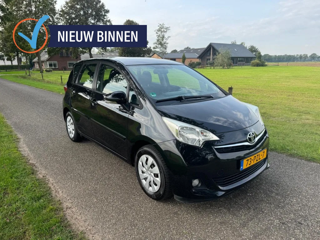 Toyota Verso S (2011) — foto 1