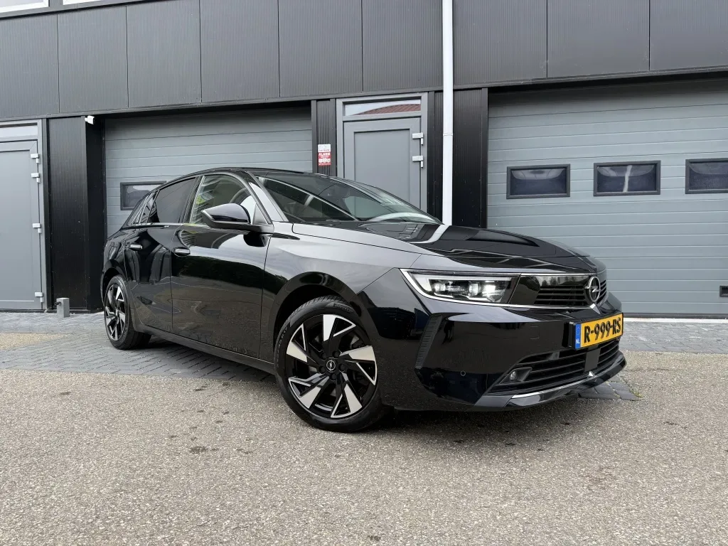 Opel Astra (2022) — foto 1