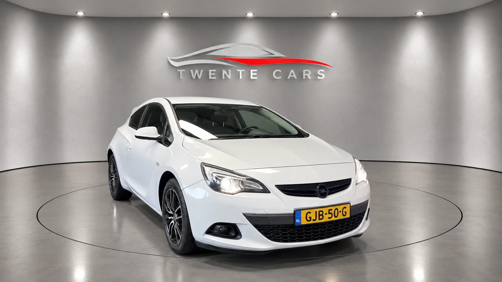 Opel Astra GTC (2012) — foto 1