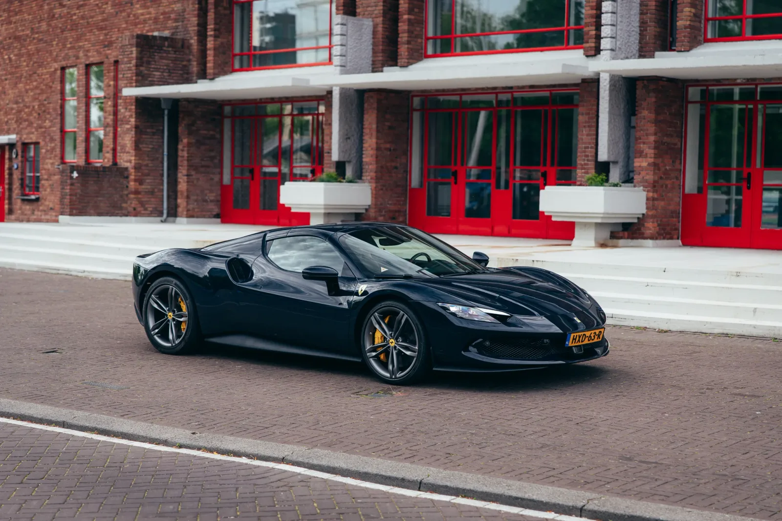 Ferrari 296 GTS (2025) — foto 1
