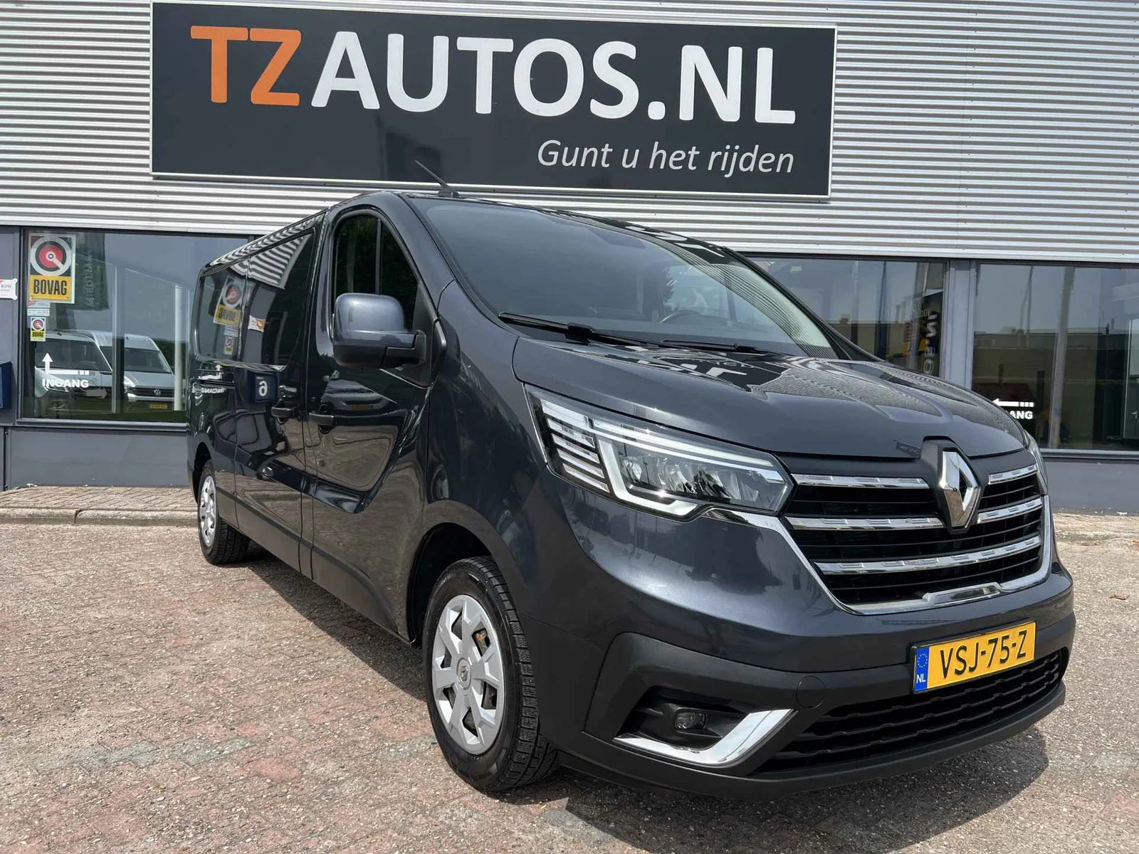 Renault Trafic (2022) — foto 1