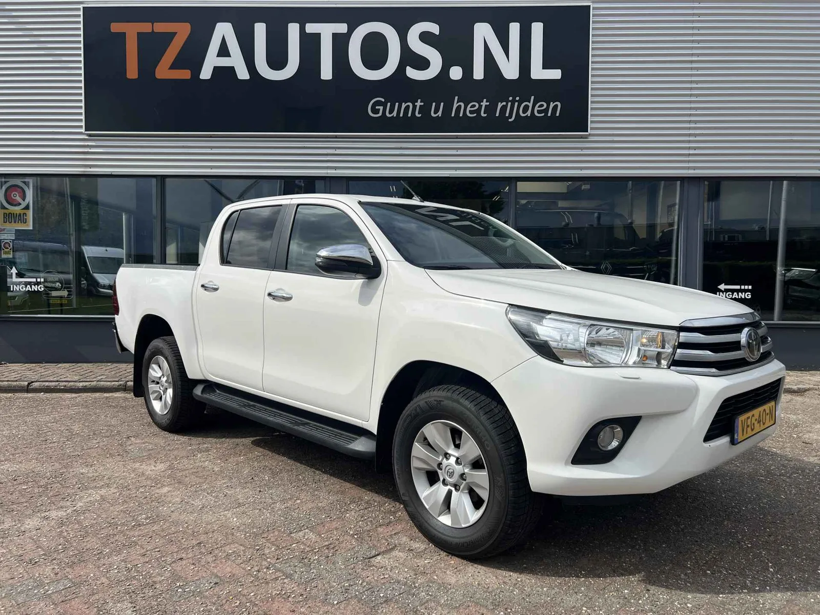 Toyota Hilux (2020) — foto 1