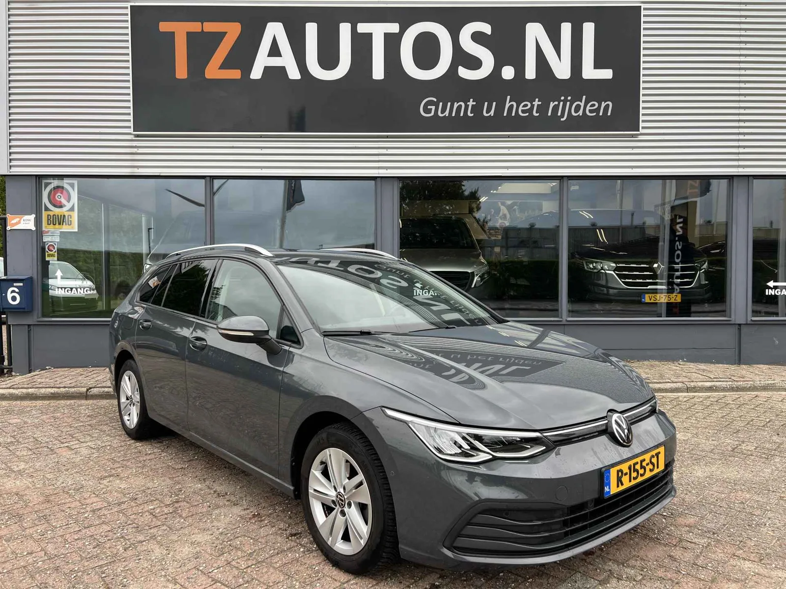 Volkswagen Golf (2022) — foto 1