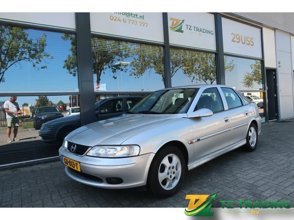 Opel Vectra (1999) — foto 1