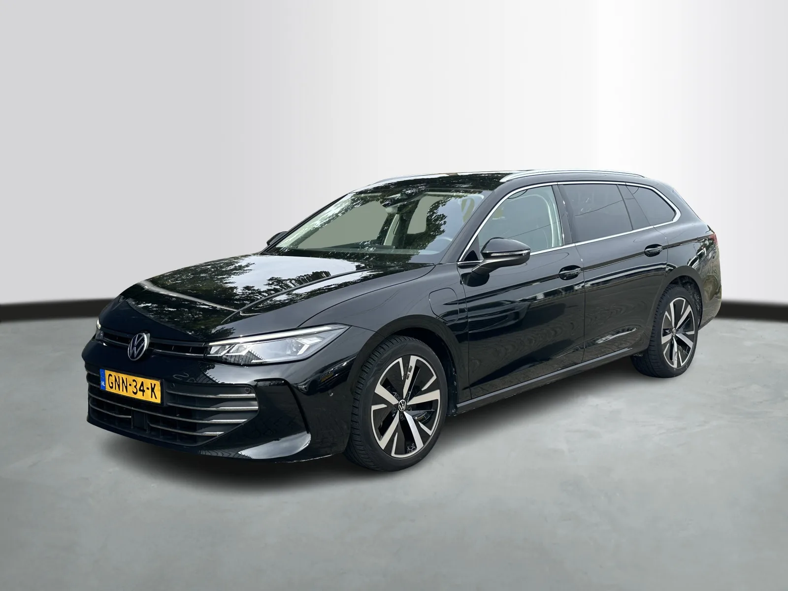 Volkswagen Passat (2024) — foto 1