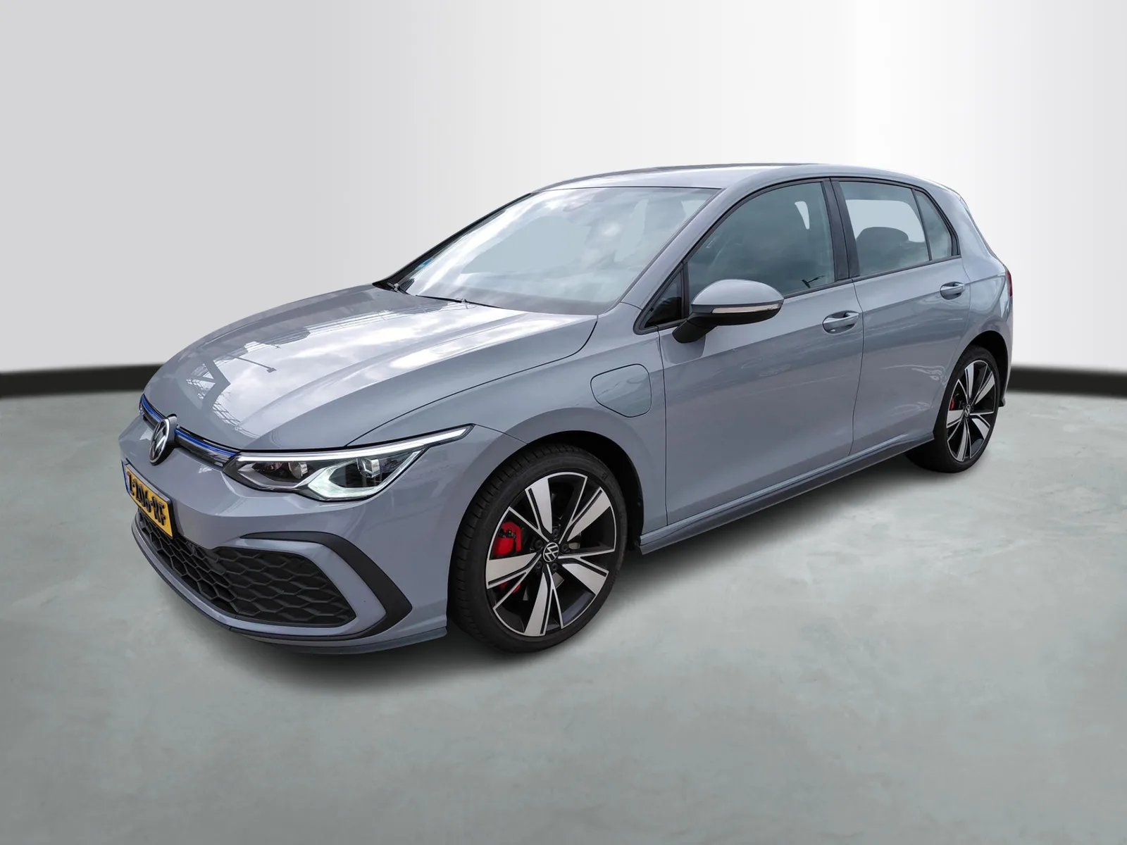 Volkswagen Golf (2022) — foto 1