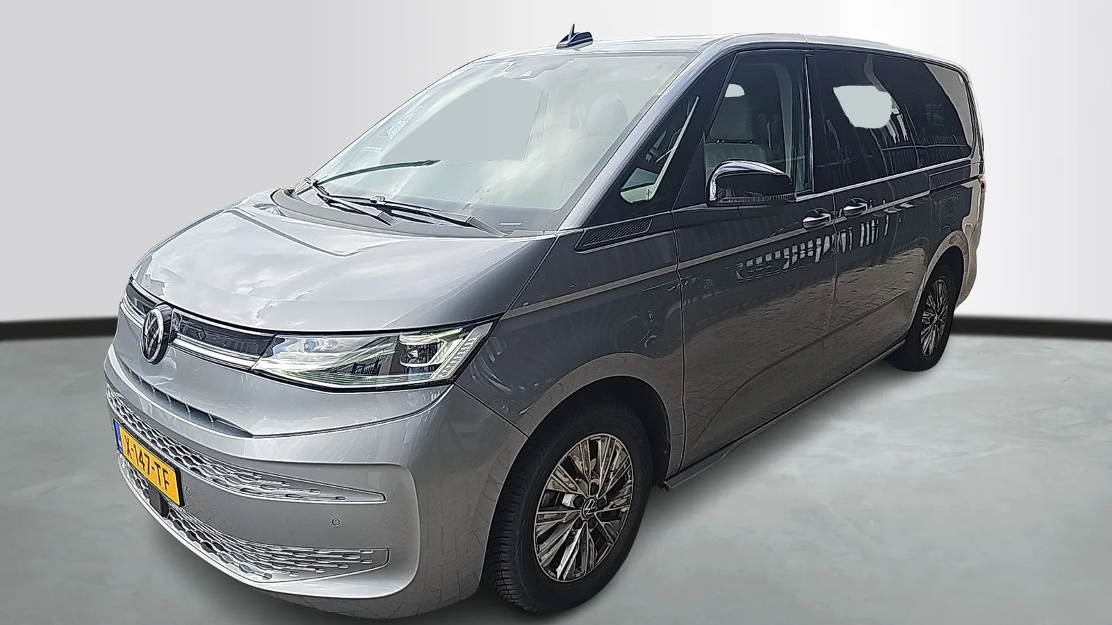 Volkswagen Multivan (2024) — foto 1