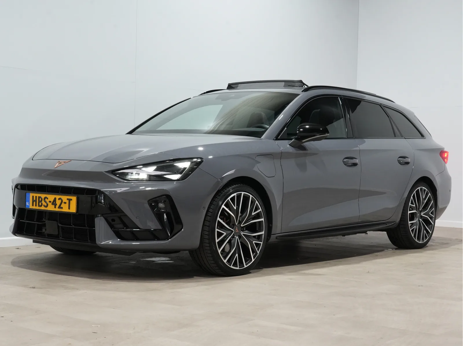 CUPRA Leon Sportstourer (2025) — foto 1