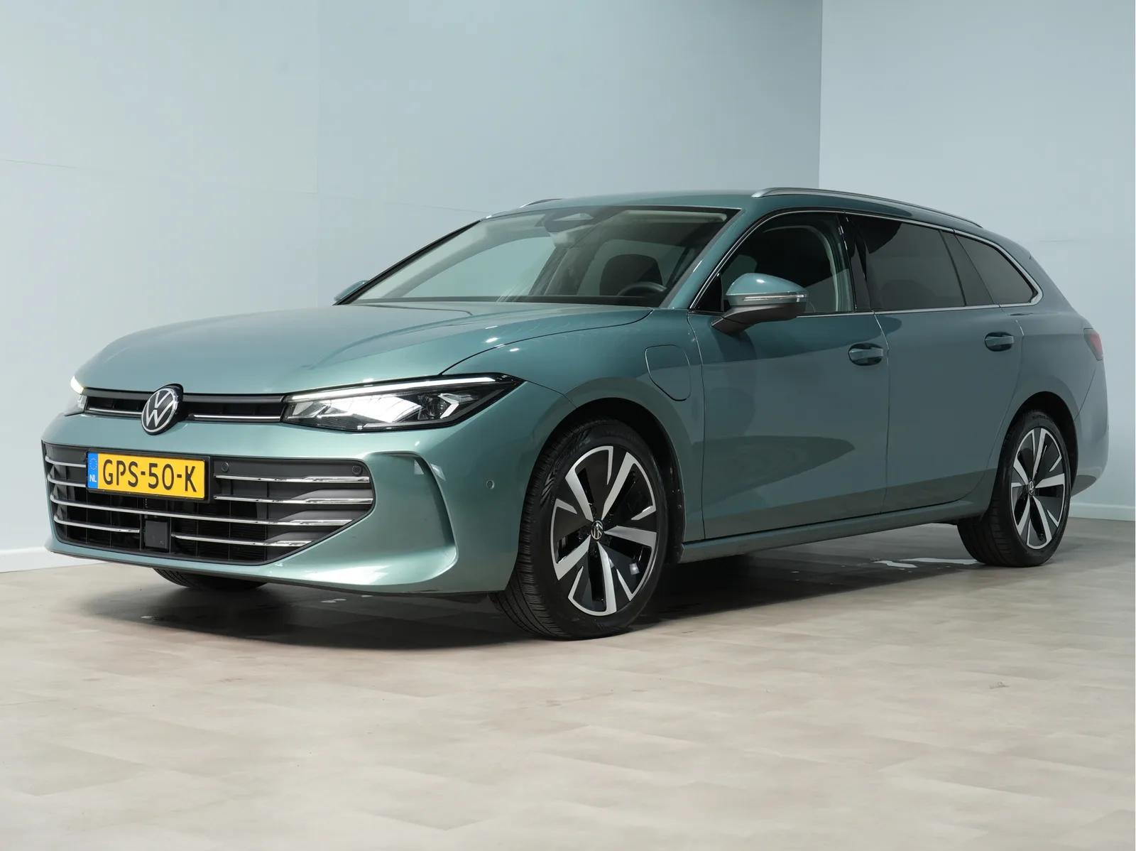 Volkswagen Passat (2024) — foto 1