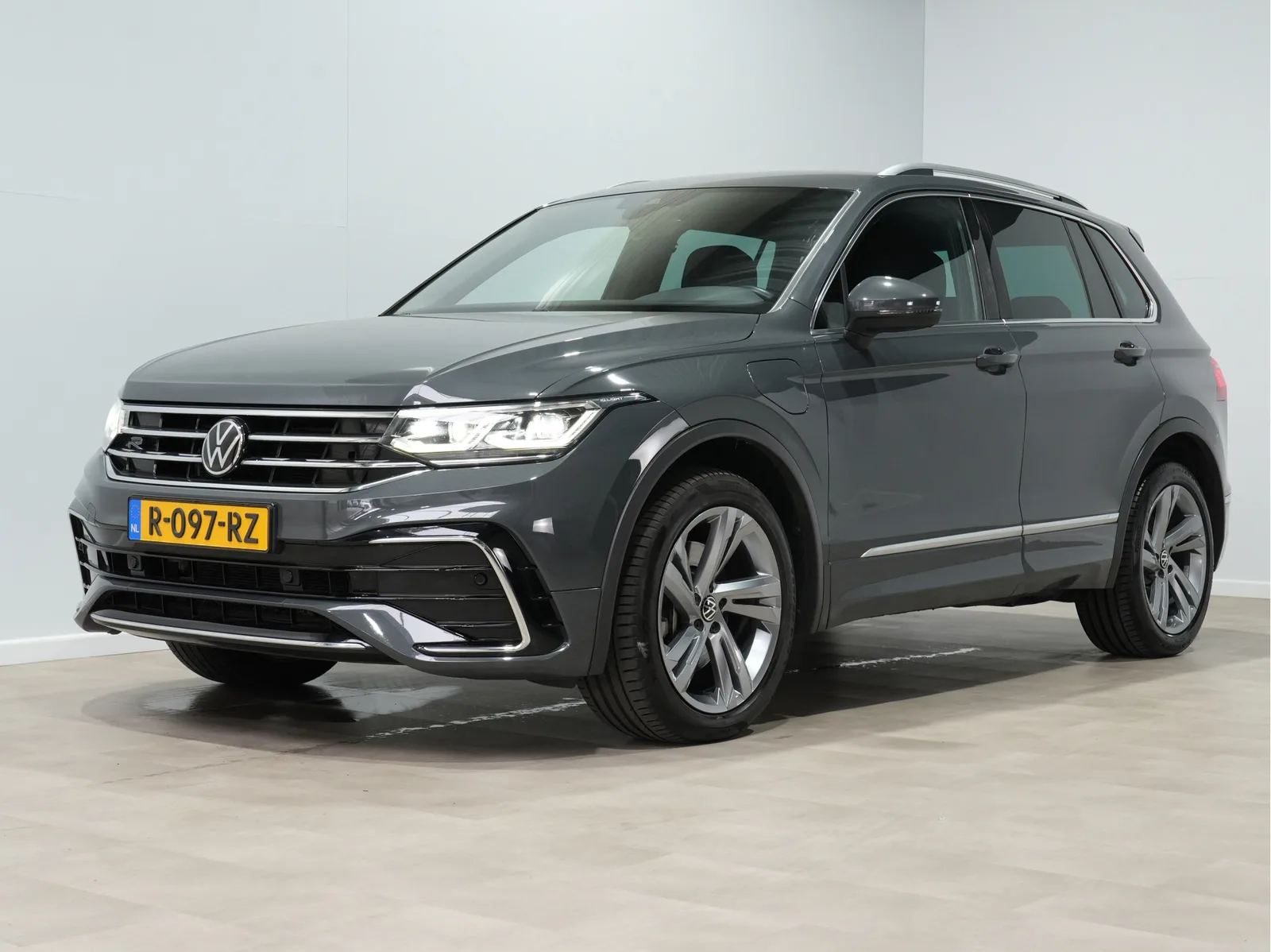 Volkswagen Tiguan (2022) — foto 1