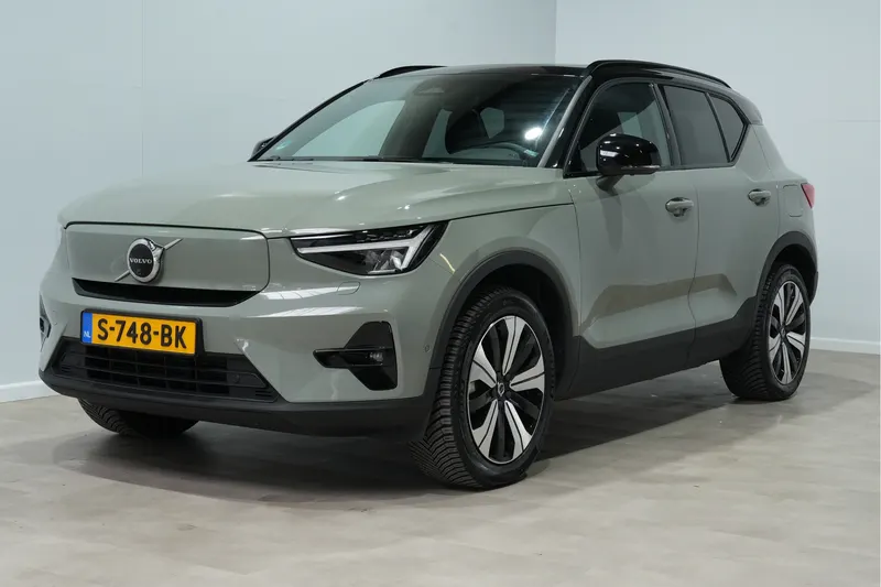 Volvo XC40 (2023)