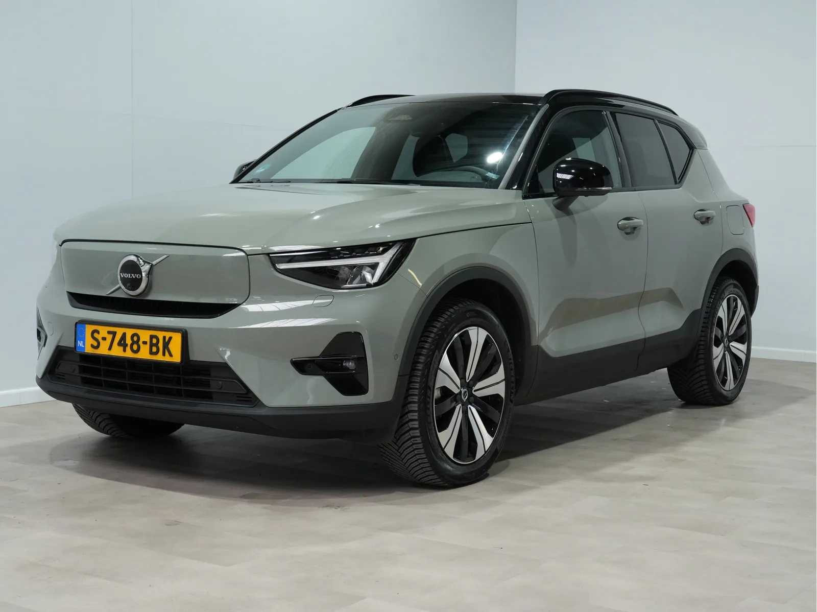 Volvo XC40 (2023) — foto 1