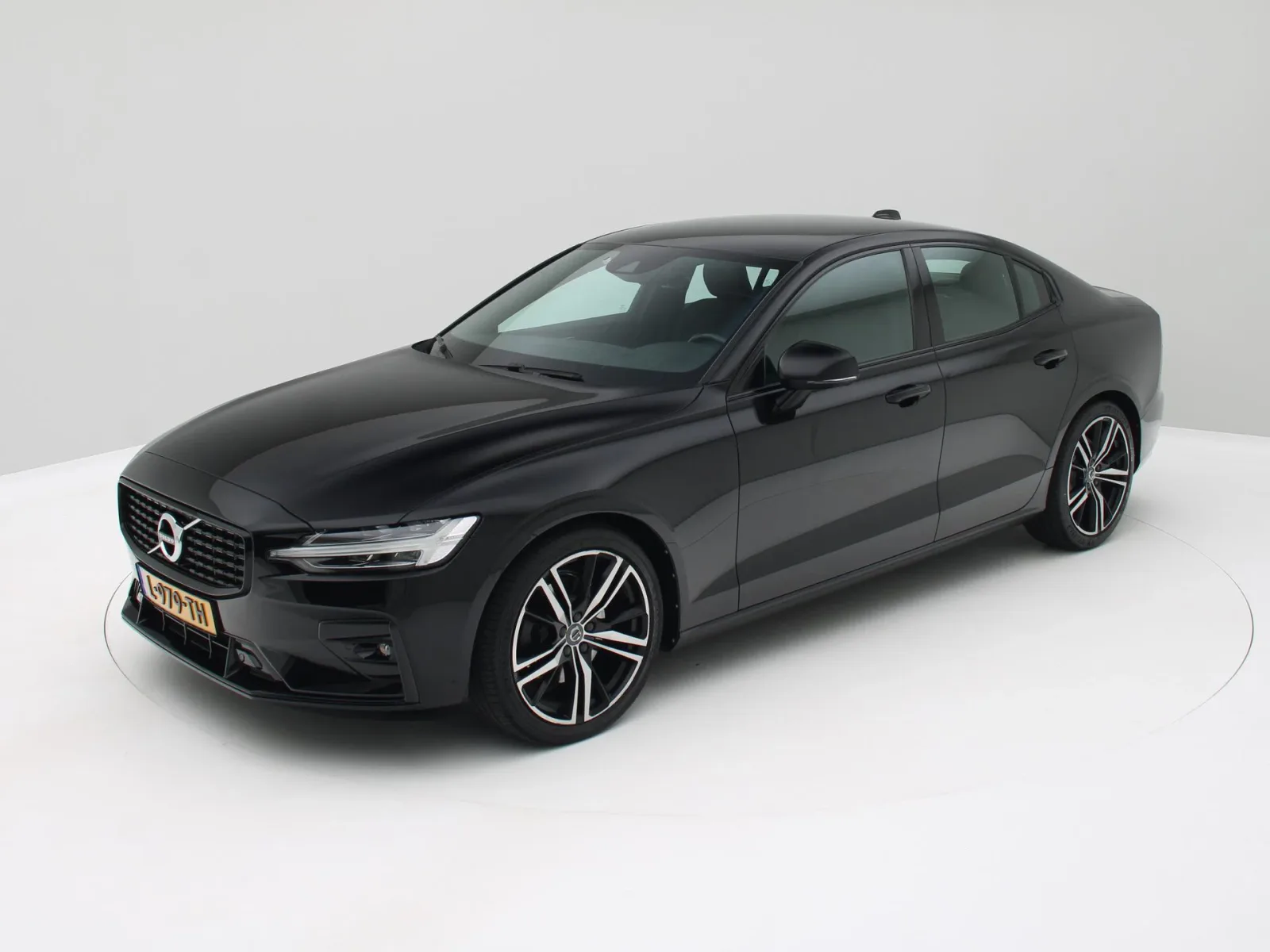 Volvo S60 (2021) — foto 1
