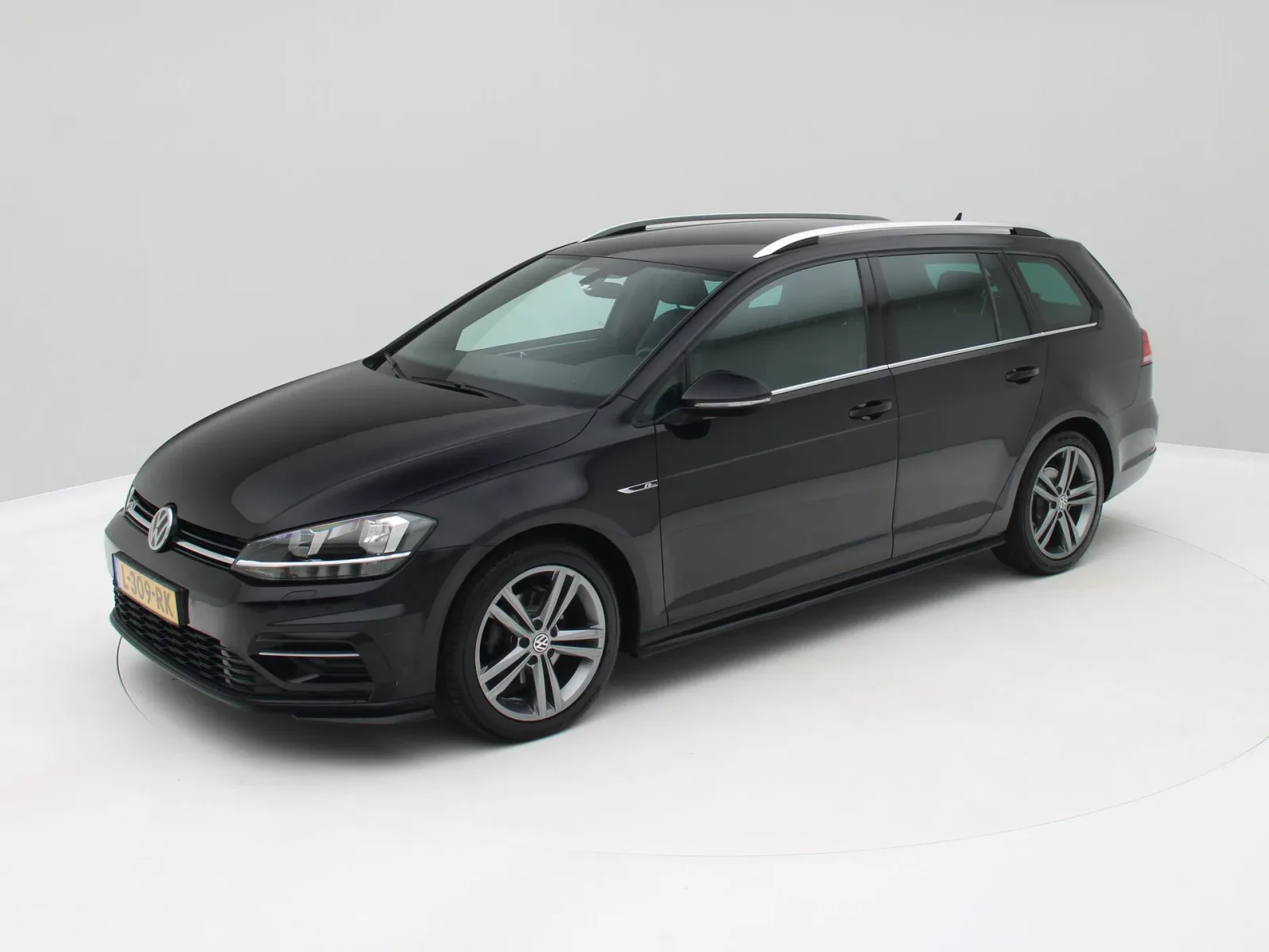 Volkswagen Golf (2019) — foto 1