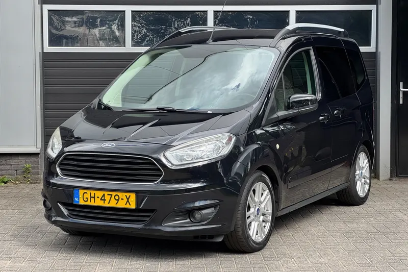 Ford Tourneo Courier (2015)