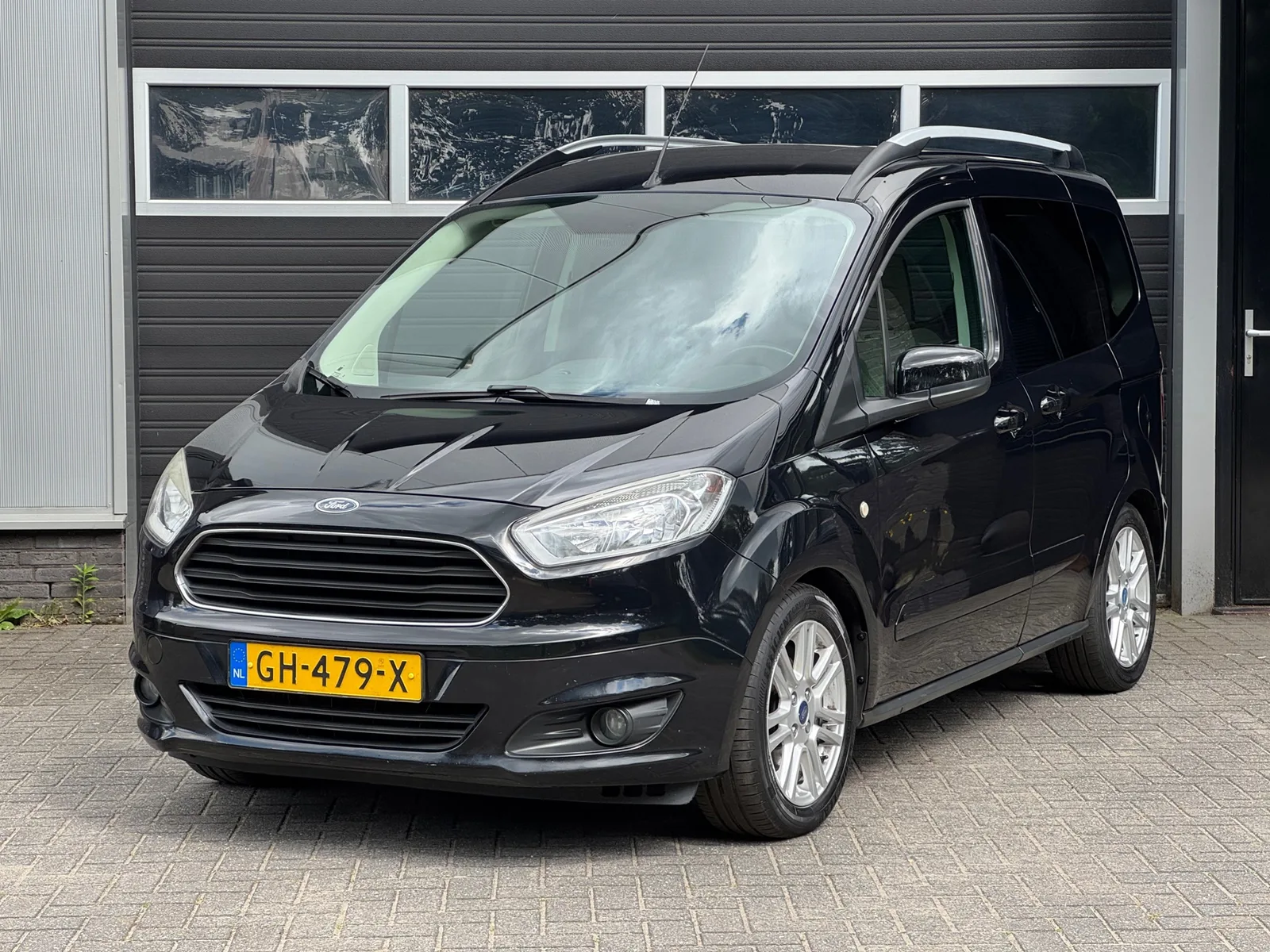 Ford Tourneo Courier (2015) — foto 1