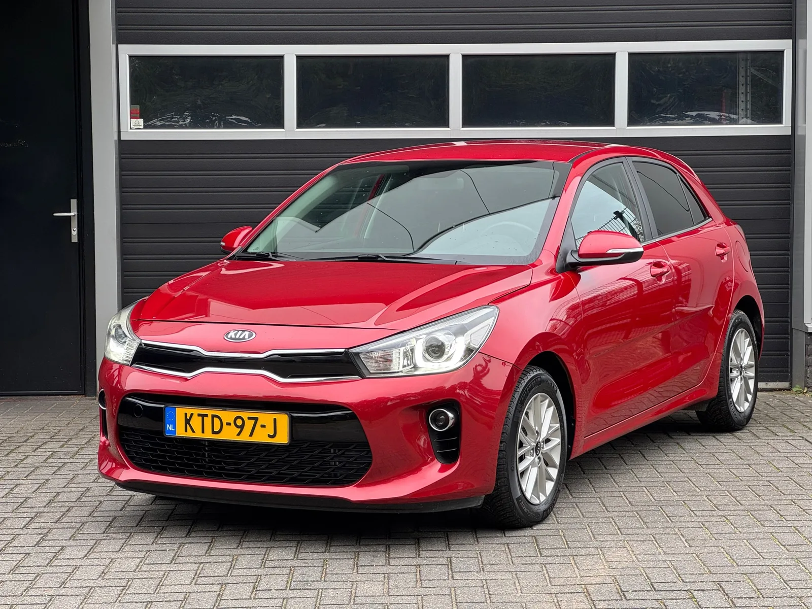 Kia Rio (2017) — foto 1