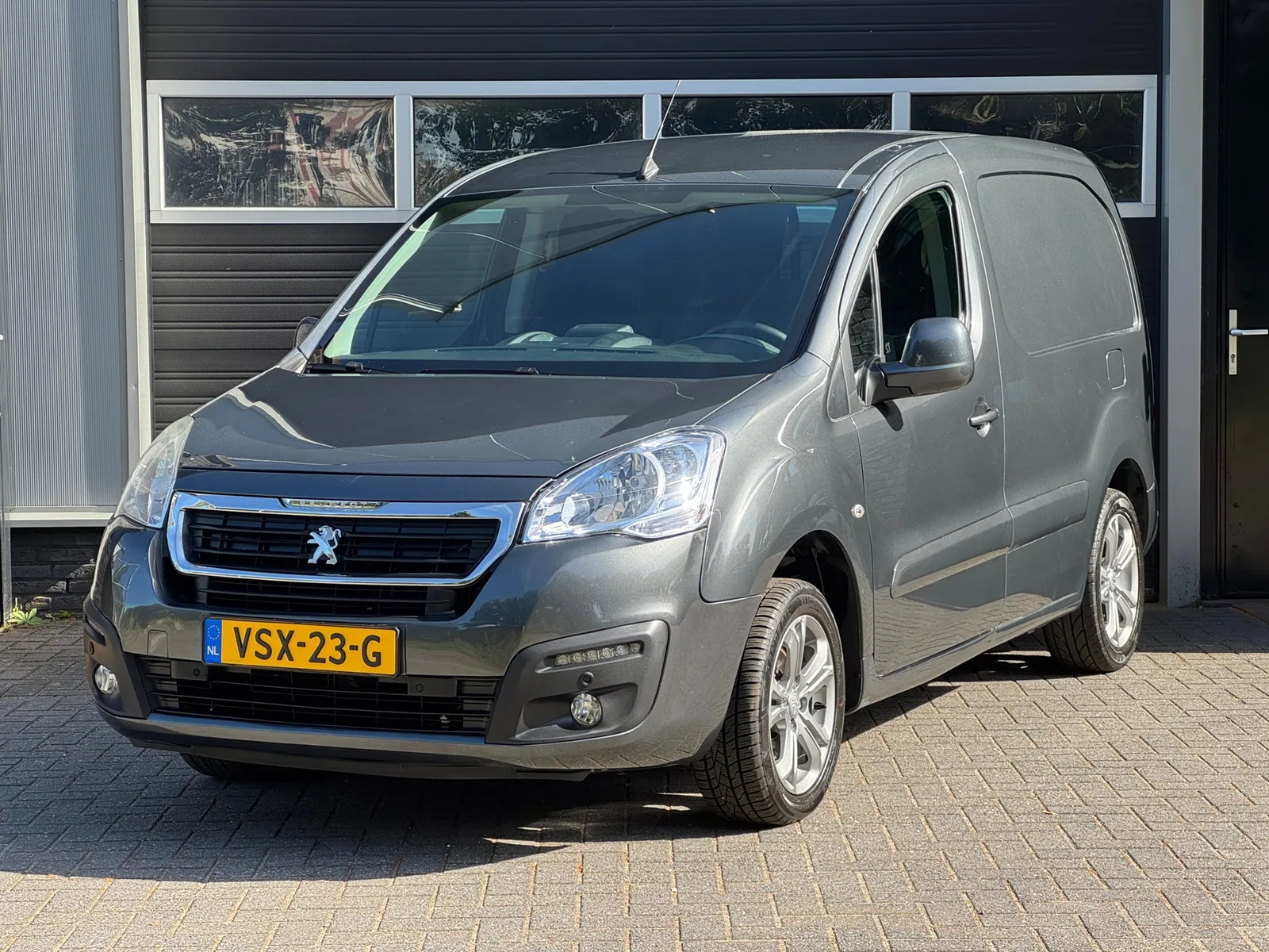 Peugeot Partner (2017) — foto 1