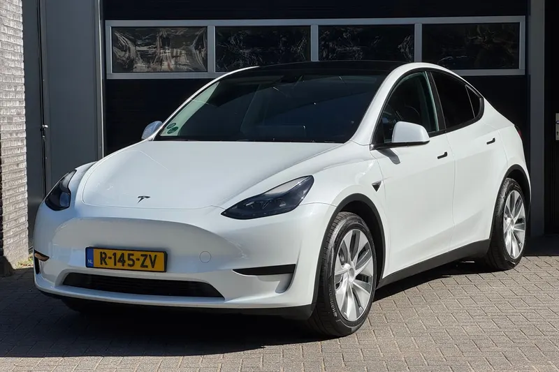 Tesla Model Y (2022)