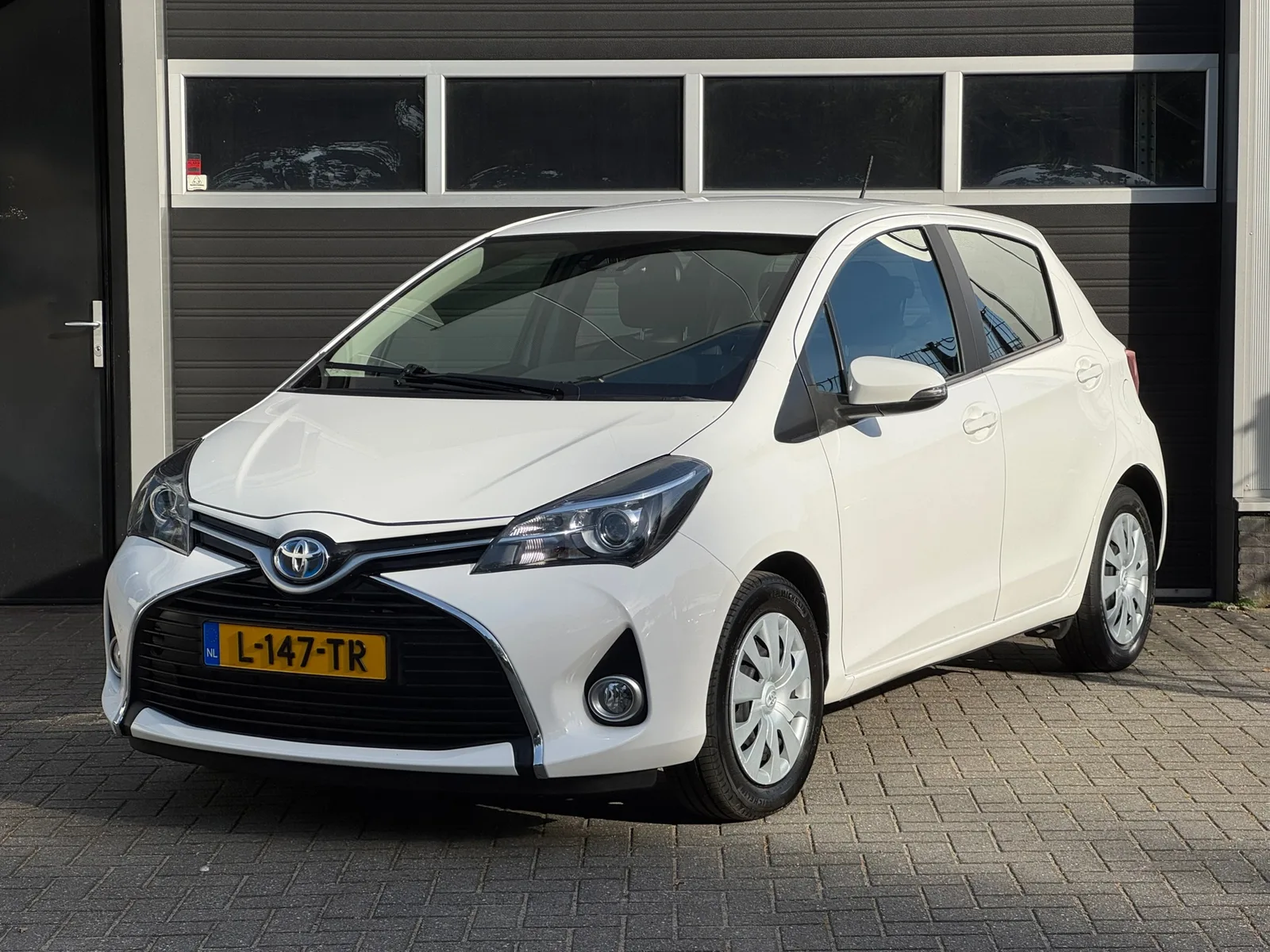 Toyota Yaris (2016) — foto 1