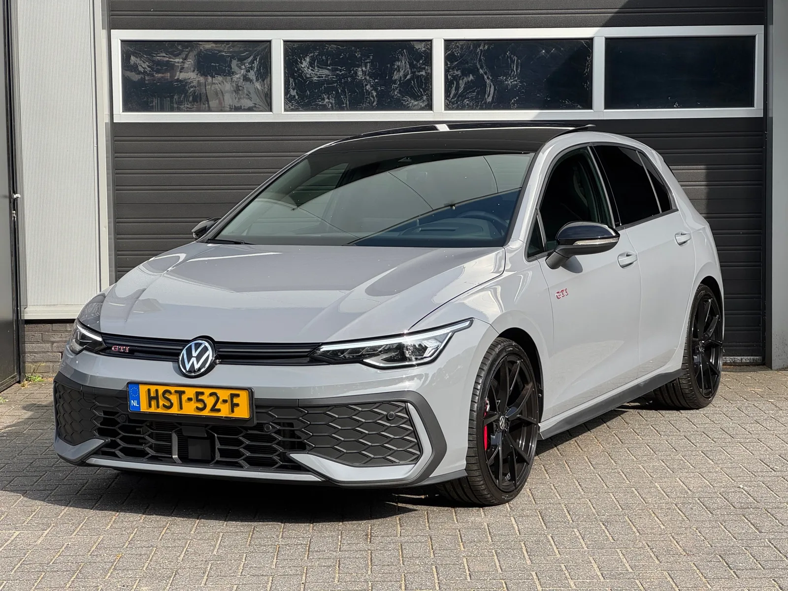 Volkswagen Golf (2024) — foto 1