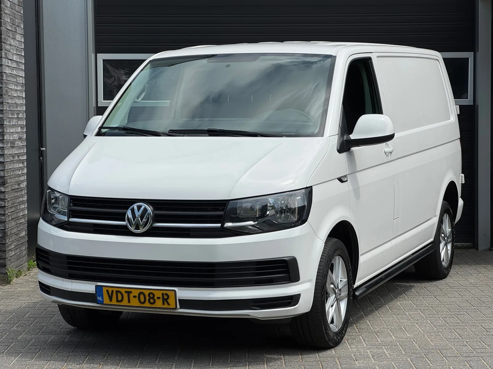 Volkswagen Transporter (2019) — foto 1
