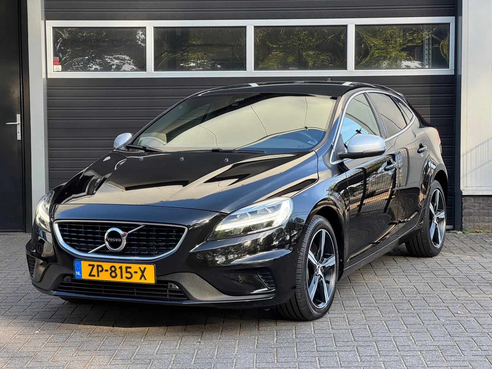 Volvo V40 (2019) — foto 1