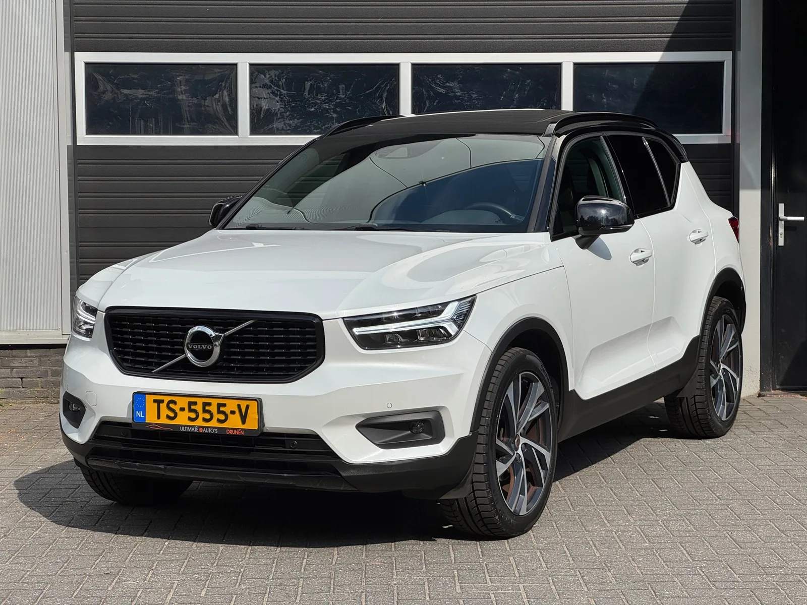 Volvo XC40 (2018) — foto 1