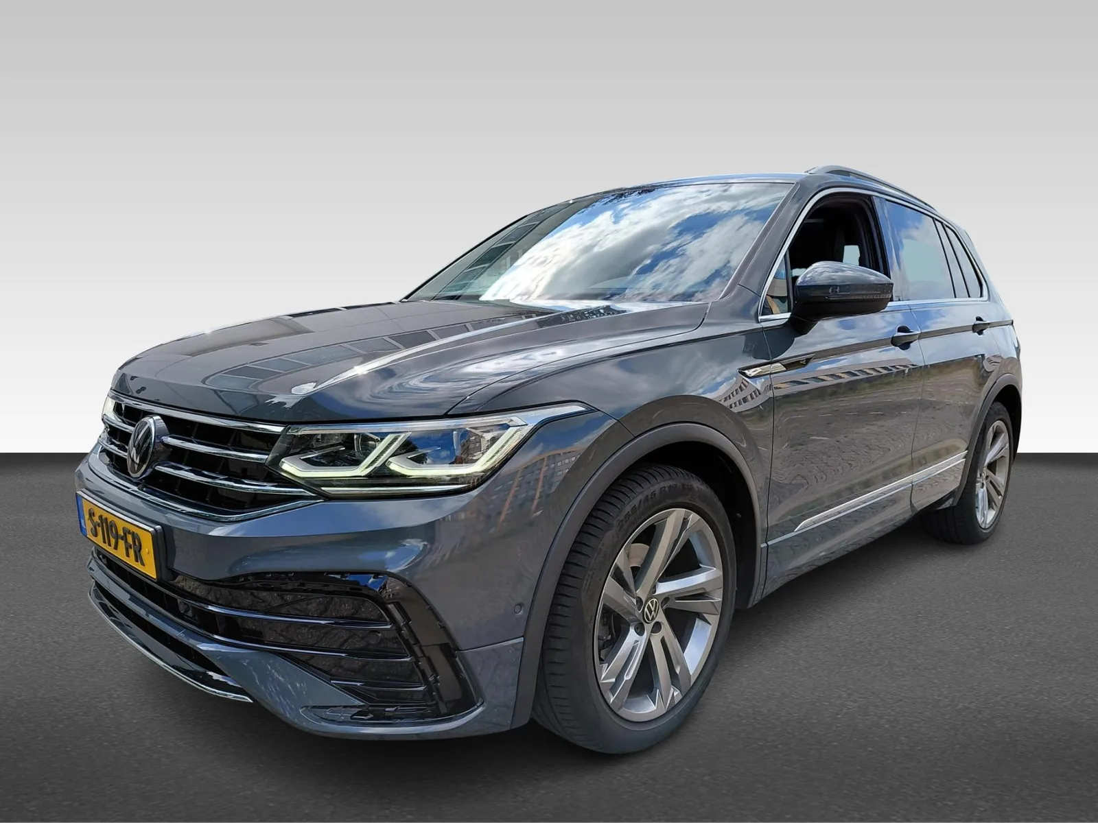 Volkswagen Tiguan (2023) — foto 1