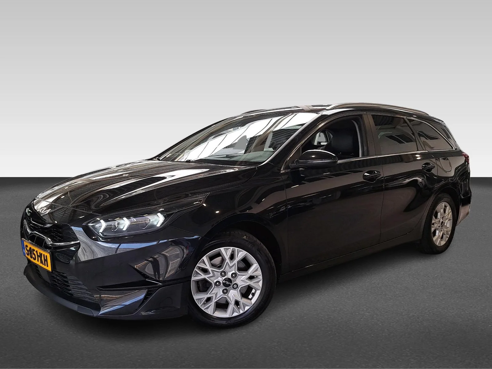 Kia Ceed (2023) — foto 1