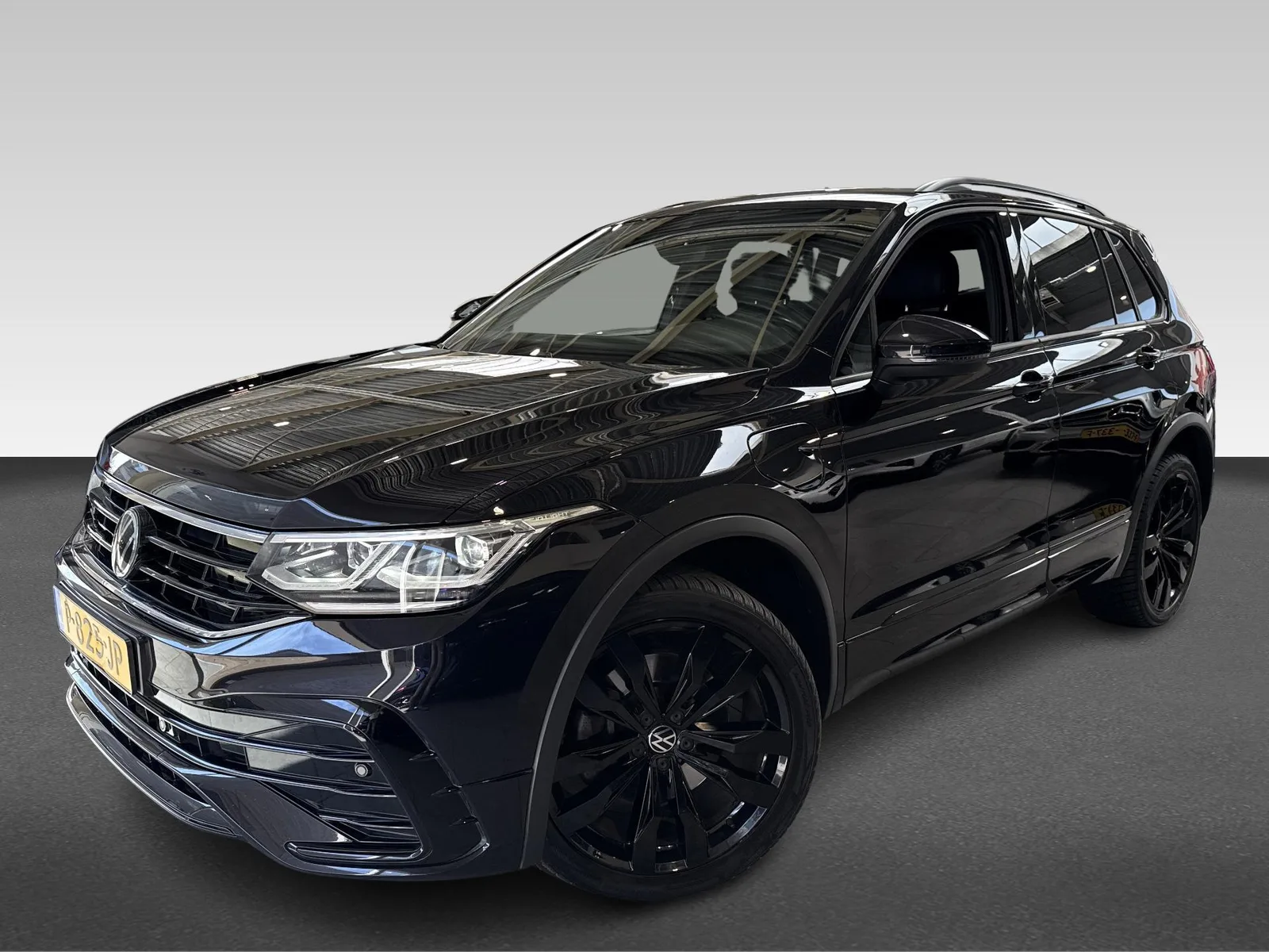 Volkswagen Tiguan (2022) — foto 1