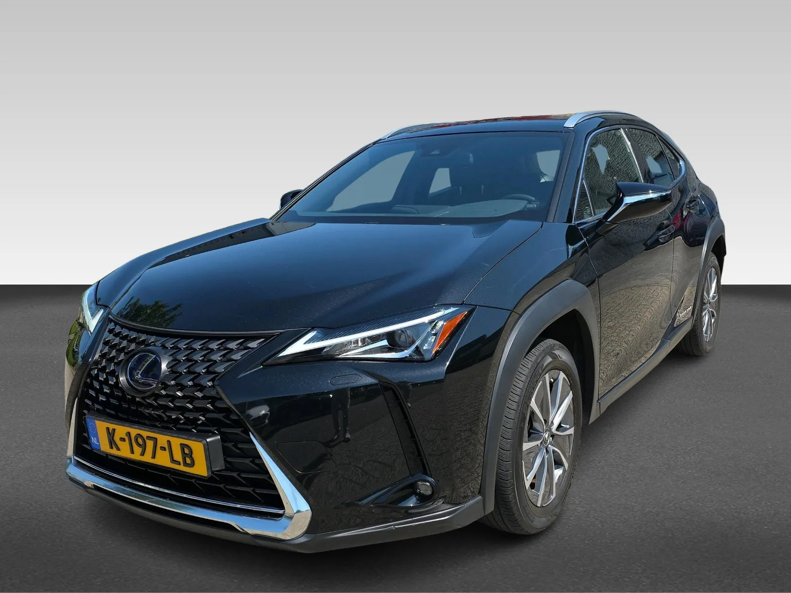 Lexus UX (2020) — foto 1