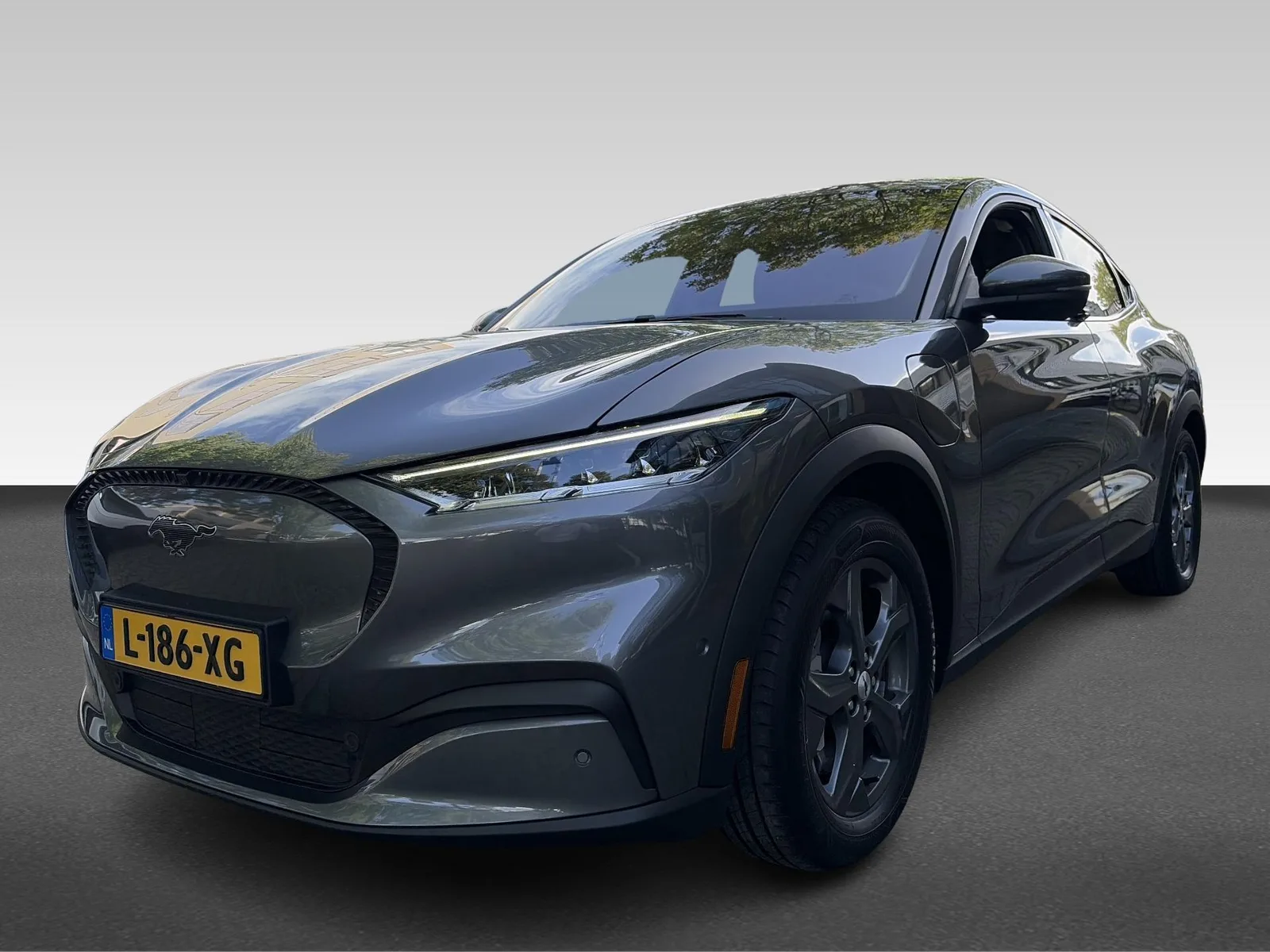 Ford Mustang Mach-E (2021) — foto 1