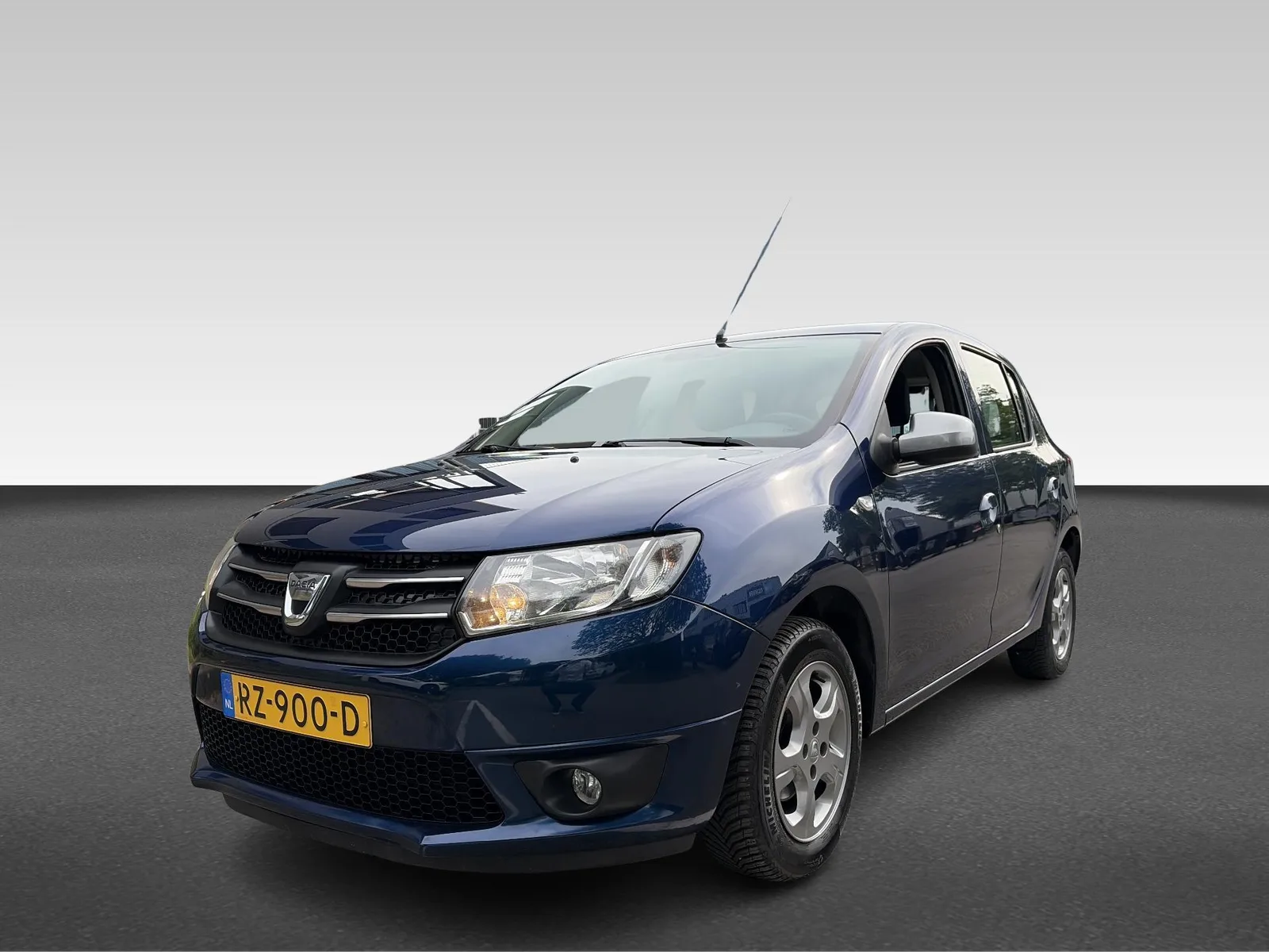 Dacia Sandero (2015) — foto 1