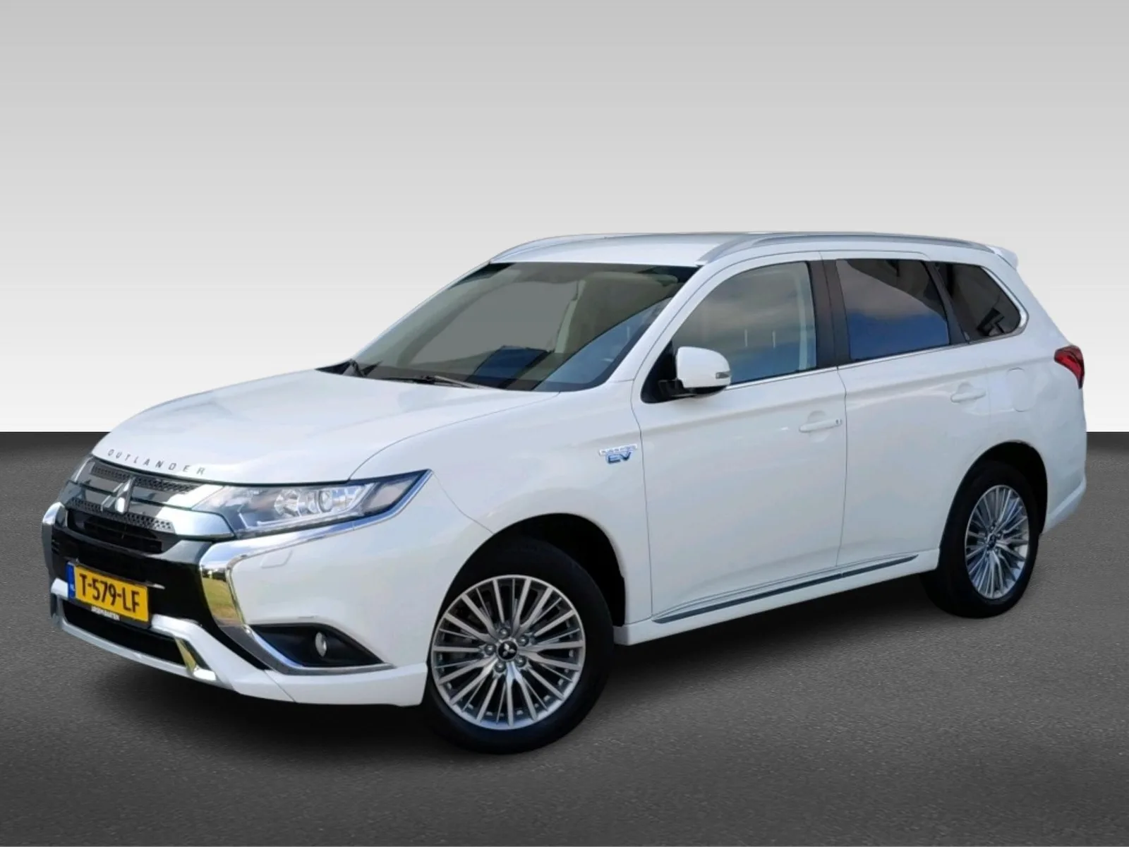 Mitsubishi Outlander (2019) — foto 1
