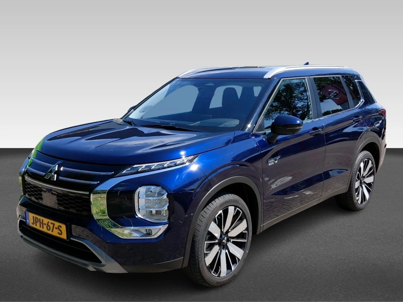 Mitsubishi Outlander (2025) — foto 1