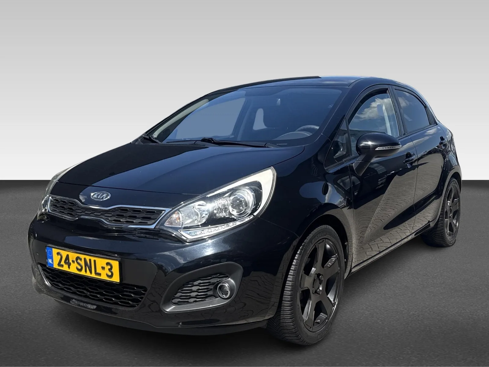 Kia Rio (2011) — foto 1