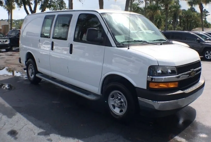 Chevrolet Express (2023) — foto 1