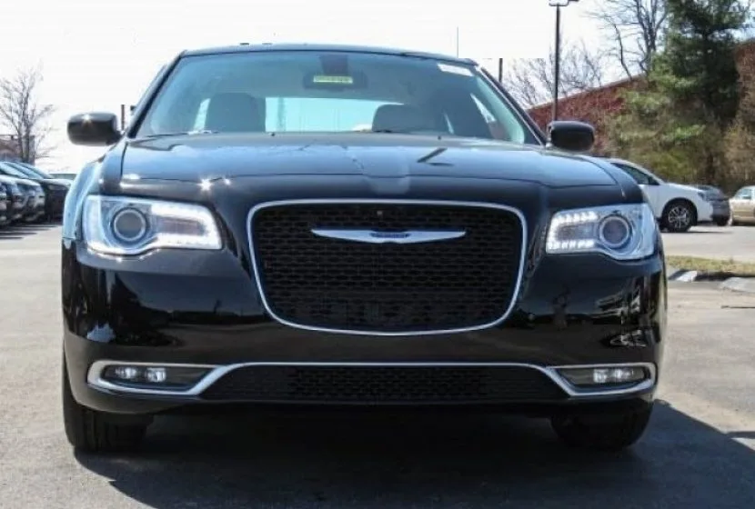 Chrysler 300 (2022) — foto 1
