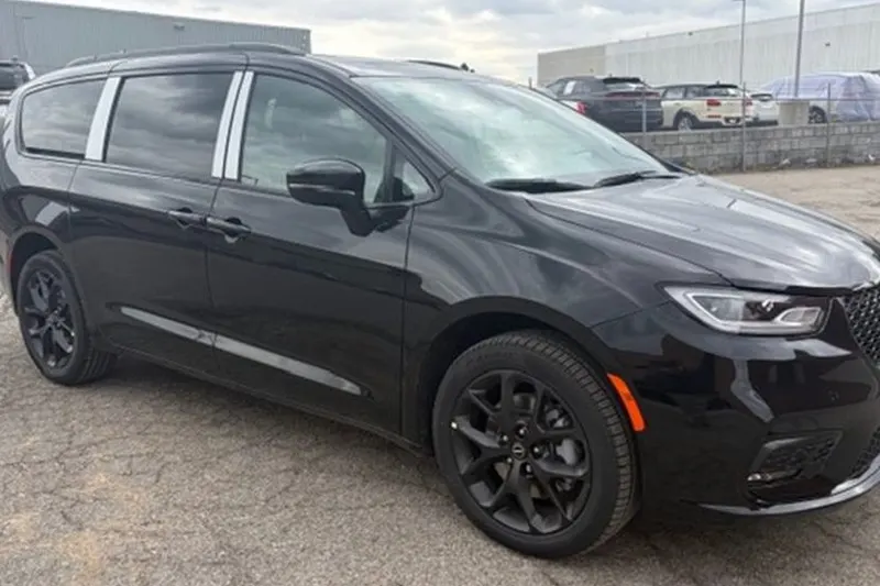 Chrysler Pacifica (2026)