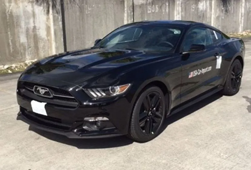 Ford Mustang (2011) — foto 1