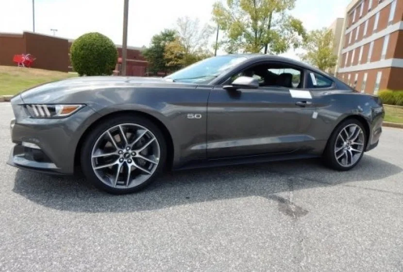 Ford Mustang (2019) — foto 1