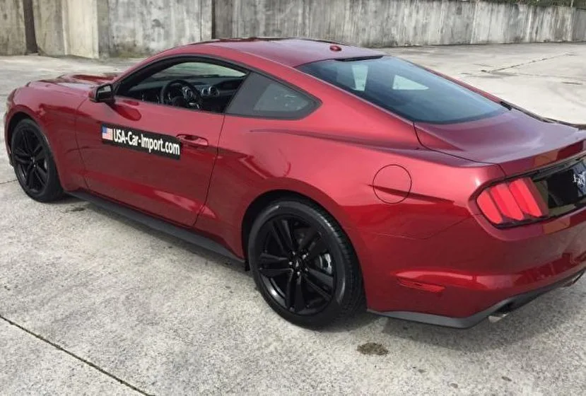 Ford Mustang (2022) — foto 1