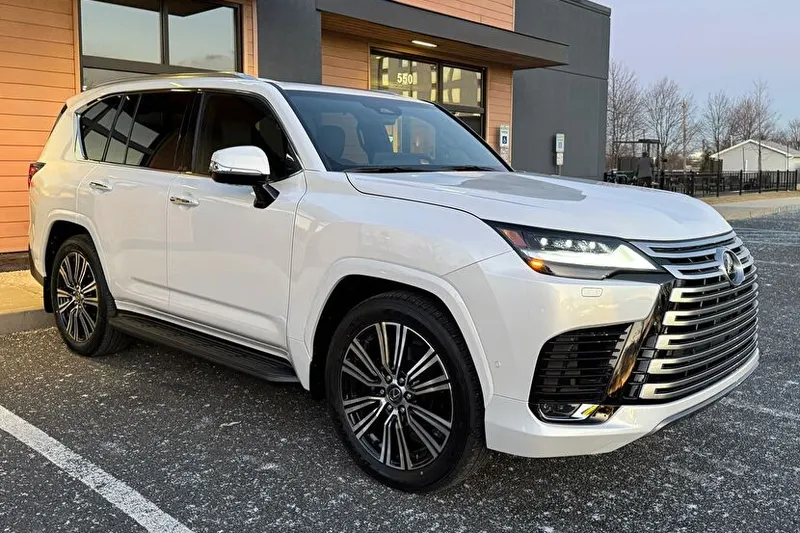 Lexus LX (2025)