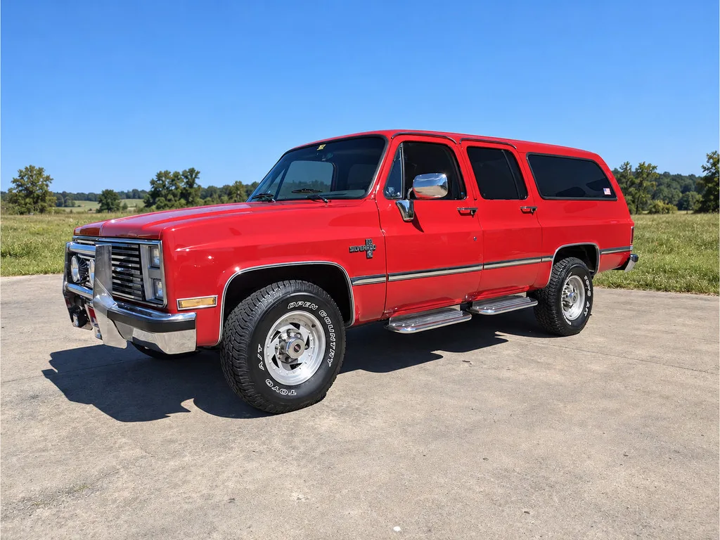 Chevrolet Suburban (1986) — foto 1