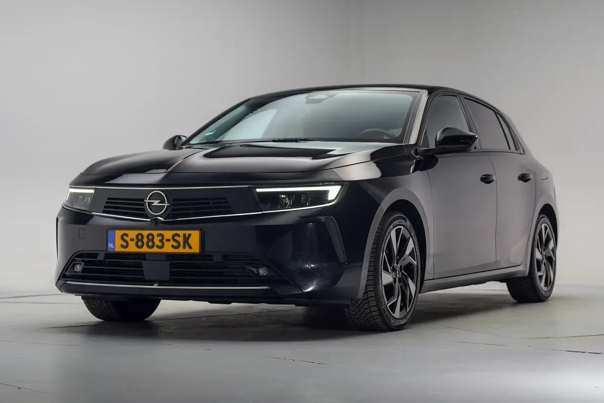 Opel Astra (2022) — foto 1